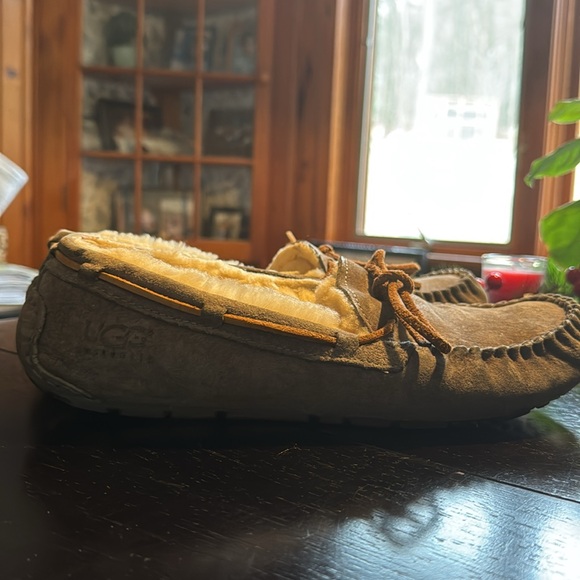 Ugg slippers - Picture 2 of 5